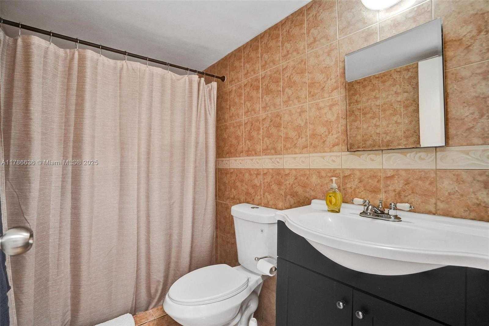 Small Image of 2017 SOUTH OCEAN DR #305, Hallandale Beach Number 5