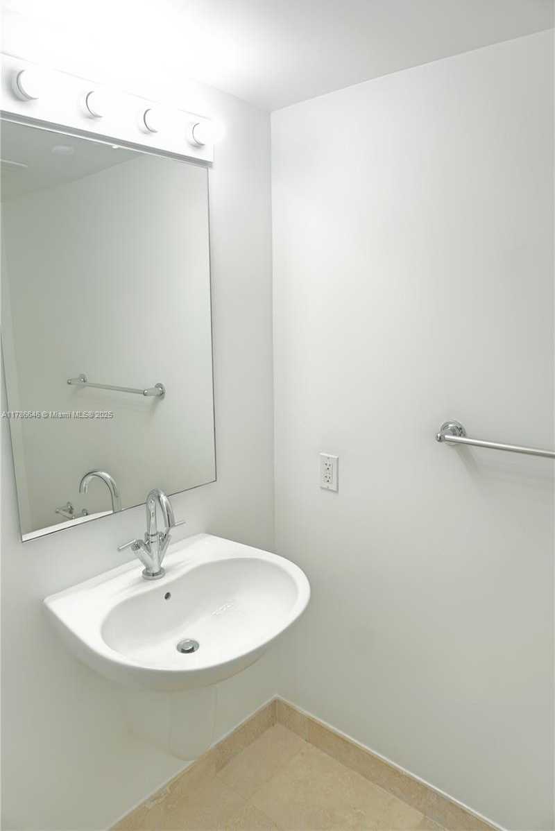 Small Image of 41 SOUTH EAST 5TH ST #814, Miami Number 30