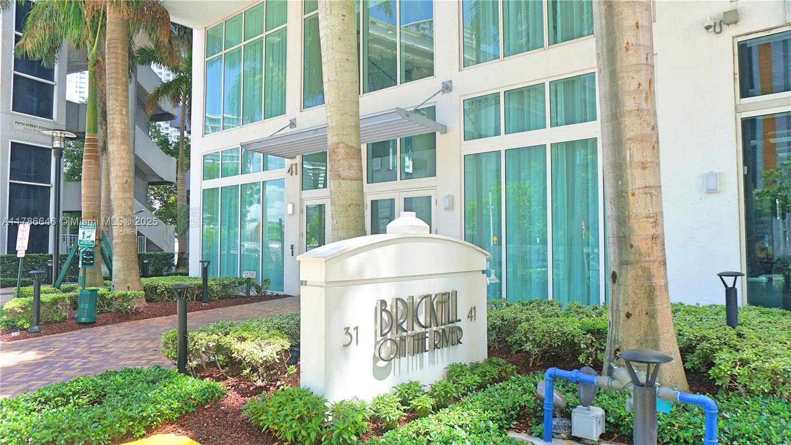 Small Image of 41 SOUTH EAST 5TH ST #814, Miami Number 8
