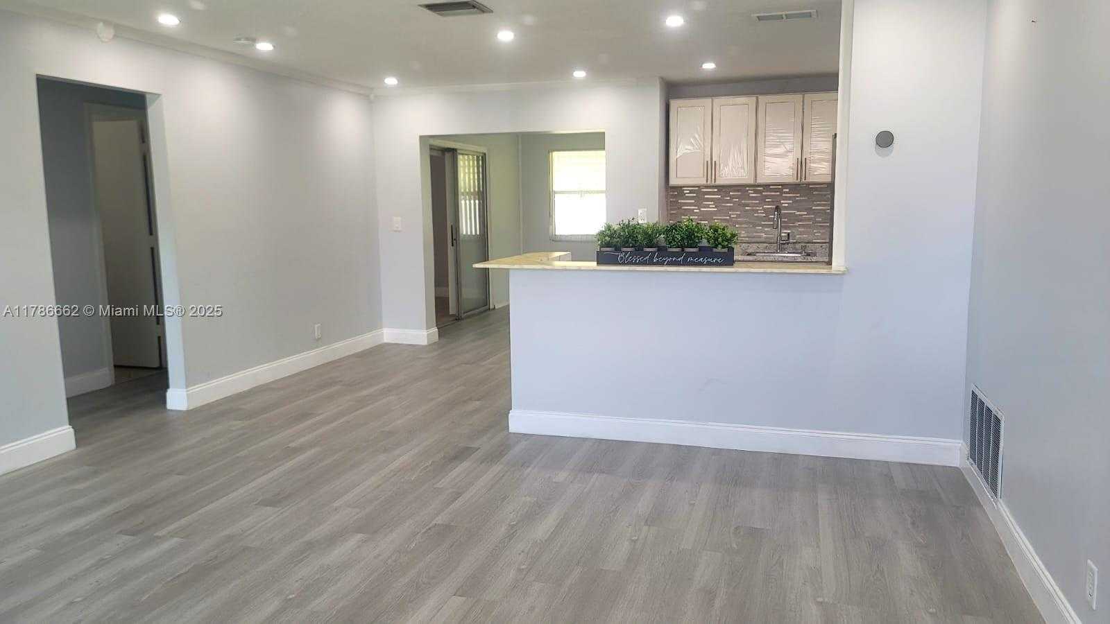 Small Image of 7206 NORTH WEST 57TH CT, Tamarac Number 6