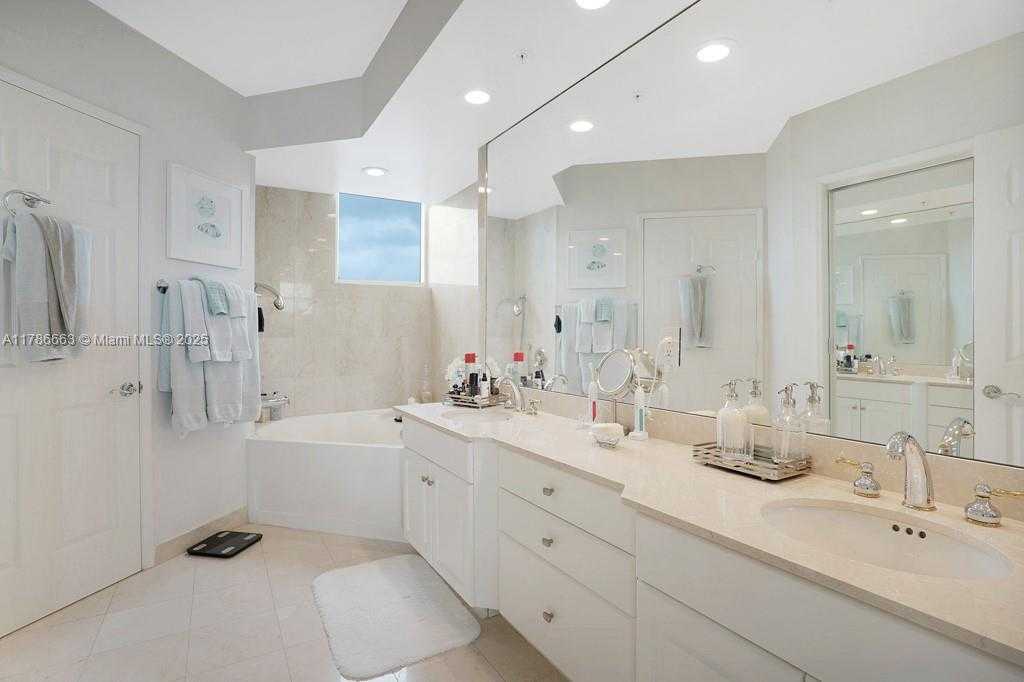 Small Image of 3370 HIDDEN BAY DR #2310, Aventura Number 16
