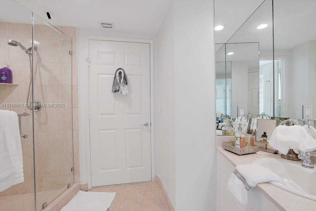 Small Image of 3370 HIDDEN BAY DR #2310, Aventura Number 17