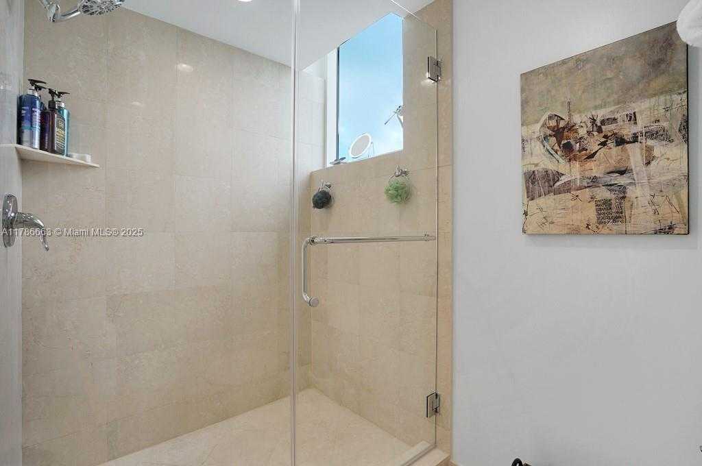 Small Image of 3370 HIDDEN BAY DR #2310, Aventura Number 22