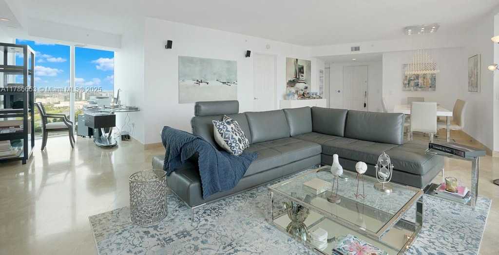 Small Image of 3370 HIDDEN BAY DR #2310, Aventura Number 4
