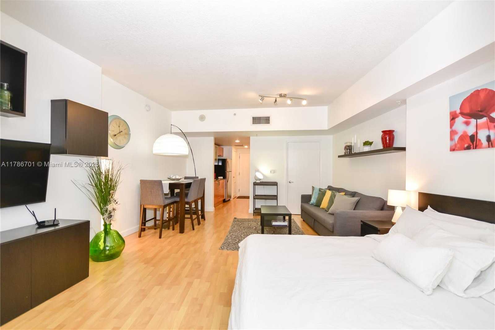 Small Image of 1750 NORTH BAYSHORE DR #1211, Miami Number 3