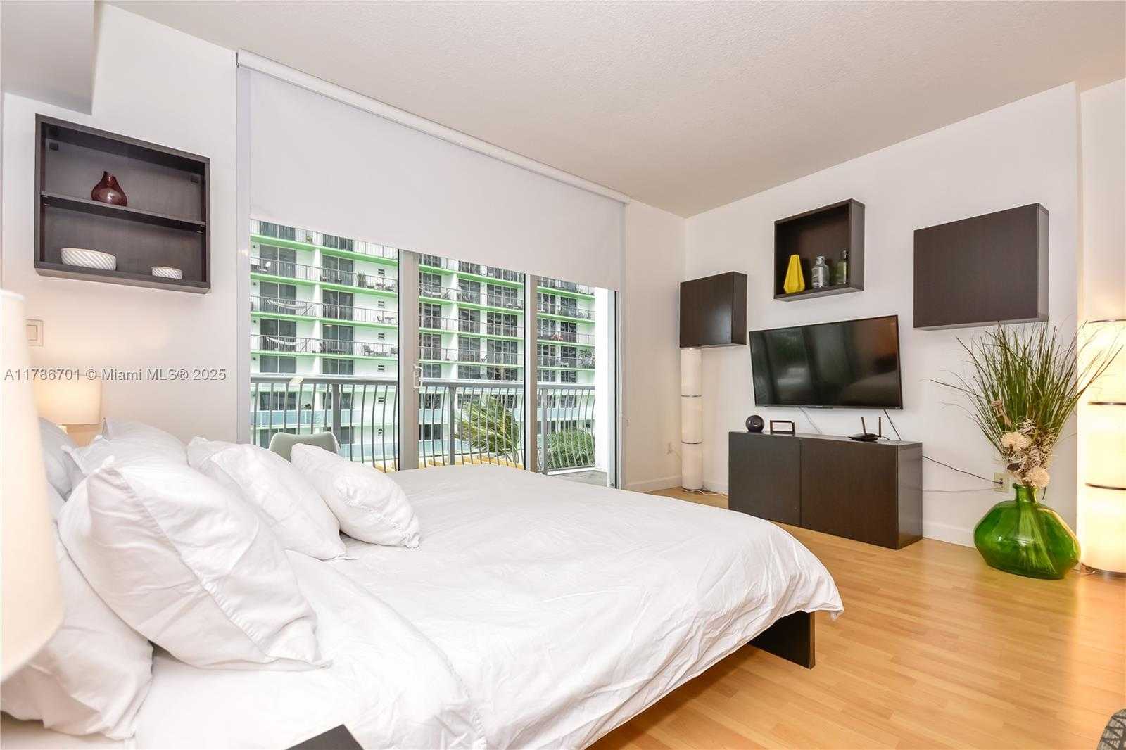 Small Image of 1750 NORTH BAYSHORE DR #1211, Miami Number 5