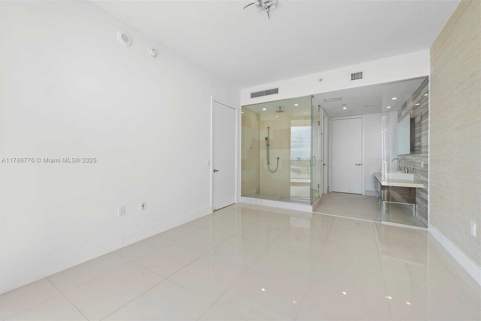 Small Image of 1100 BISCAYNE BLVD #3904, Miami Number 17