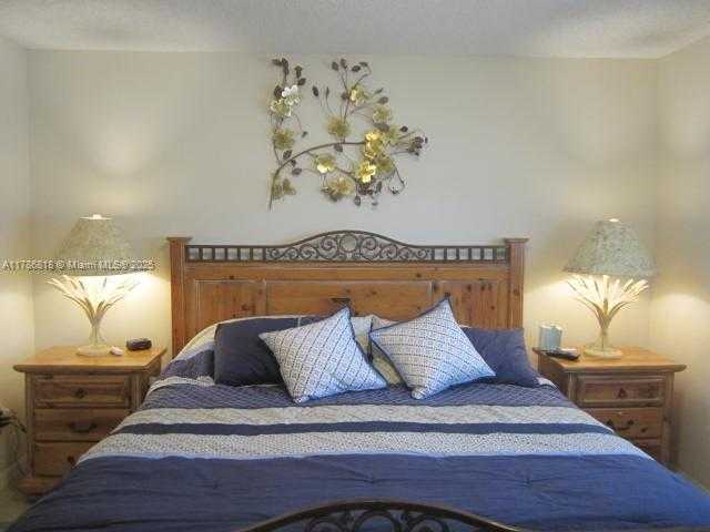Small Image of 17700 #1010, Sunny Isles Beach Number 12
