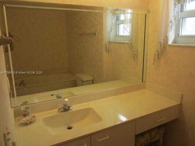 Small Image of 17700 #1010, Sunny Isles Beach Number 14