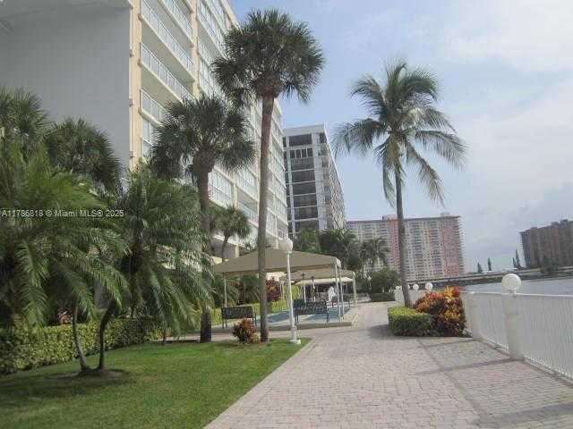 Small Image of 17700 #1010, Sunny Isles Beach Number 32