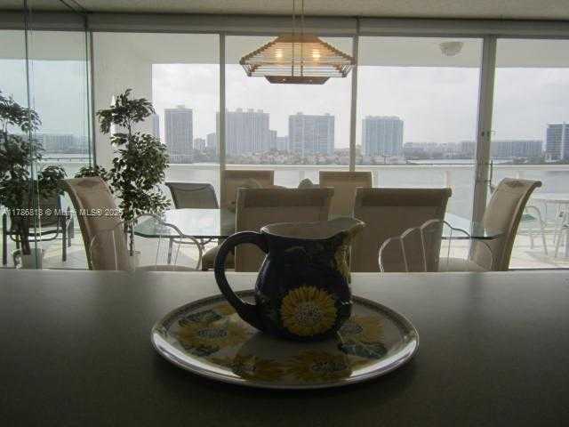 Small Image of 17700 #1010, Sunny Isles Beach Number 6
