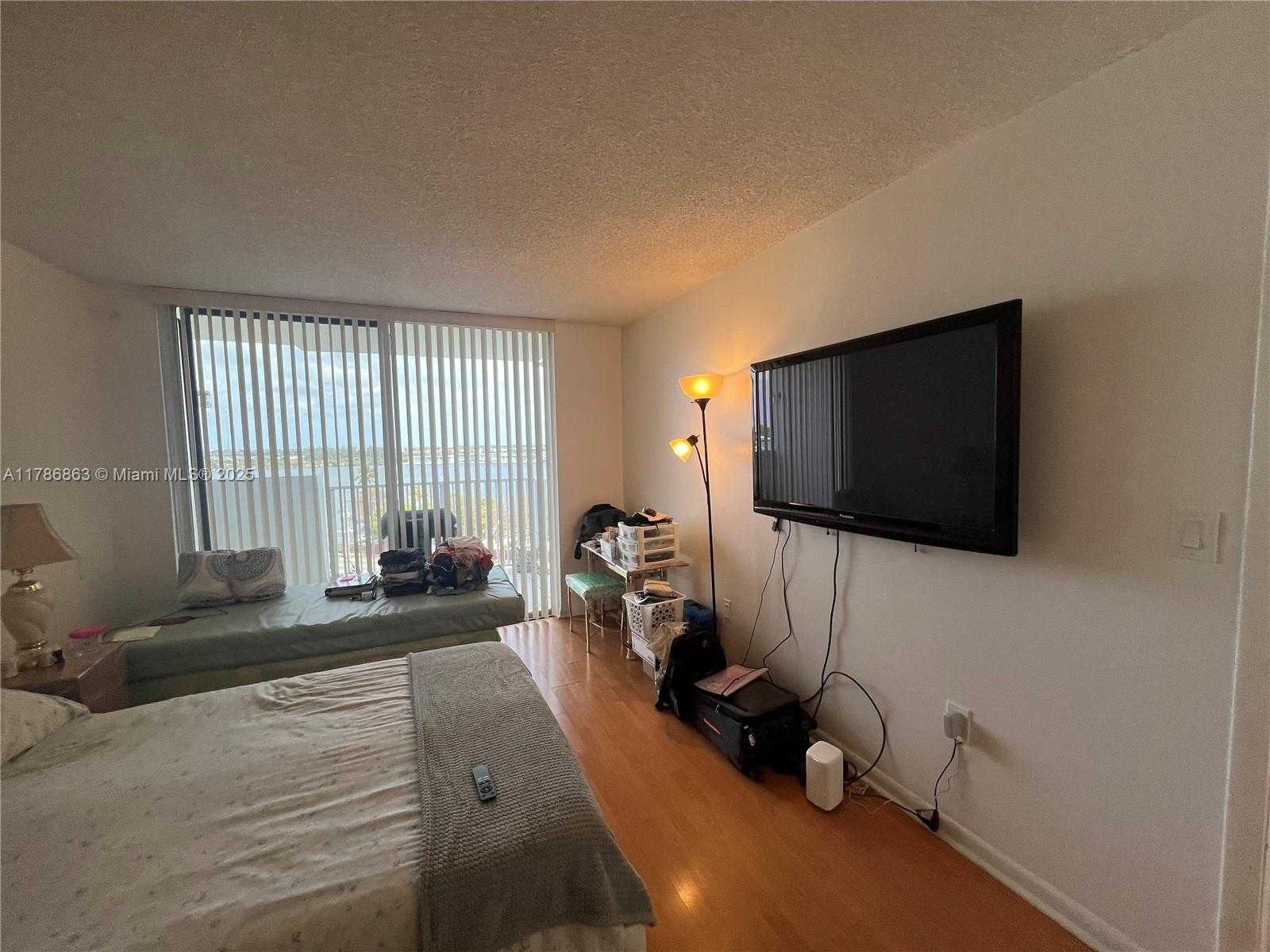 Small Image of 1200 NORTH EAST MIAMI GARDENS DR #912W, Miami Number 3