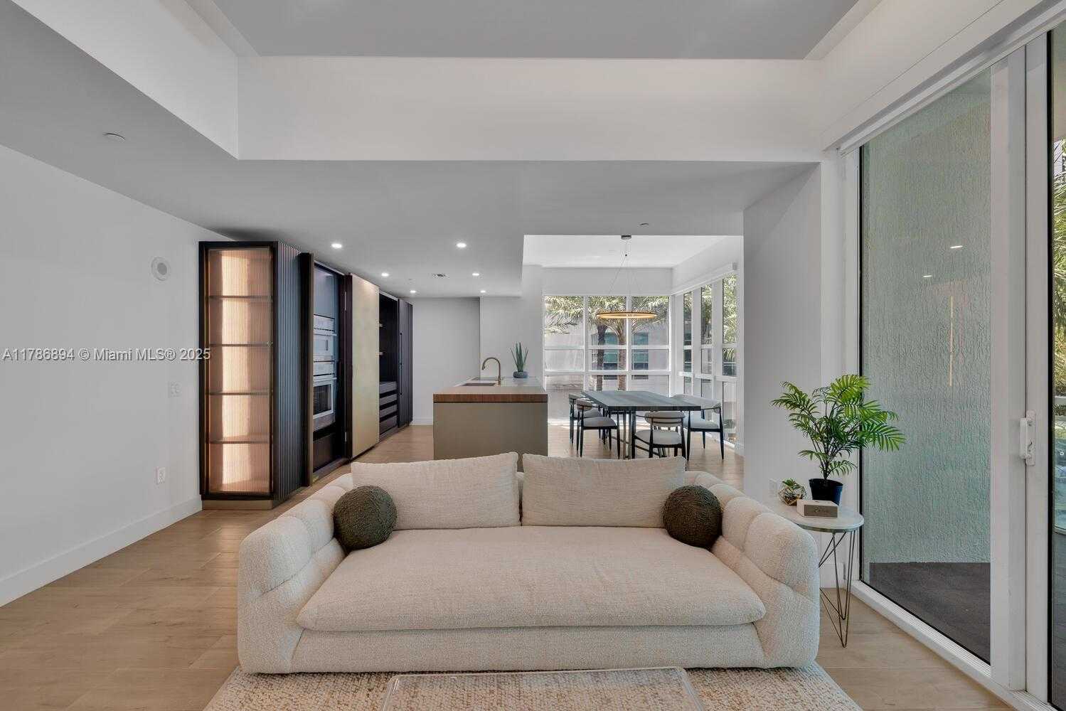 Small Image of 950 BRICKELL BAY DR #201, Miami Number 13