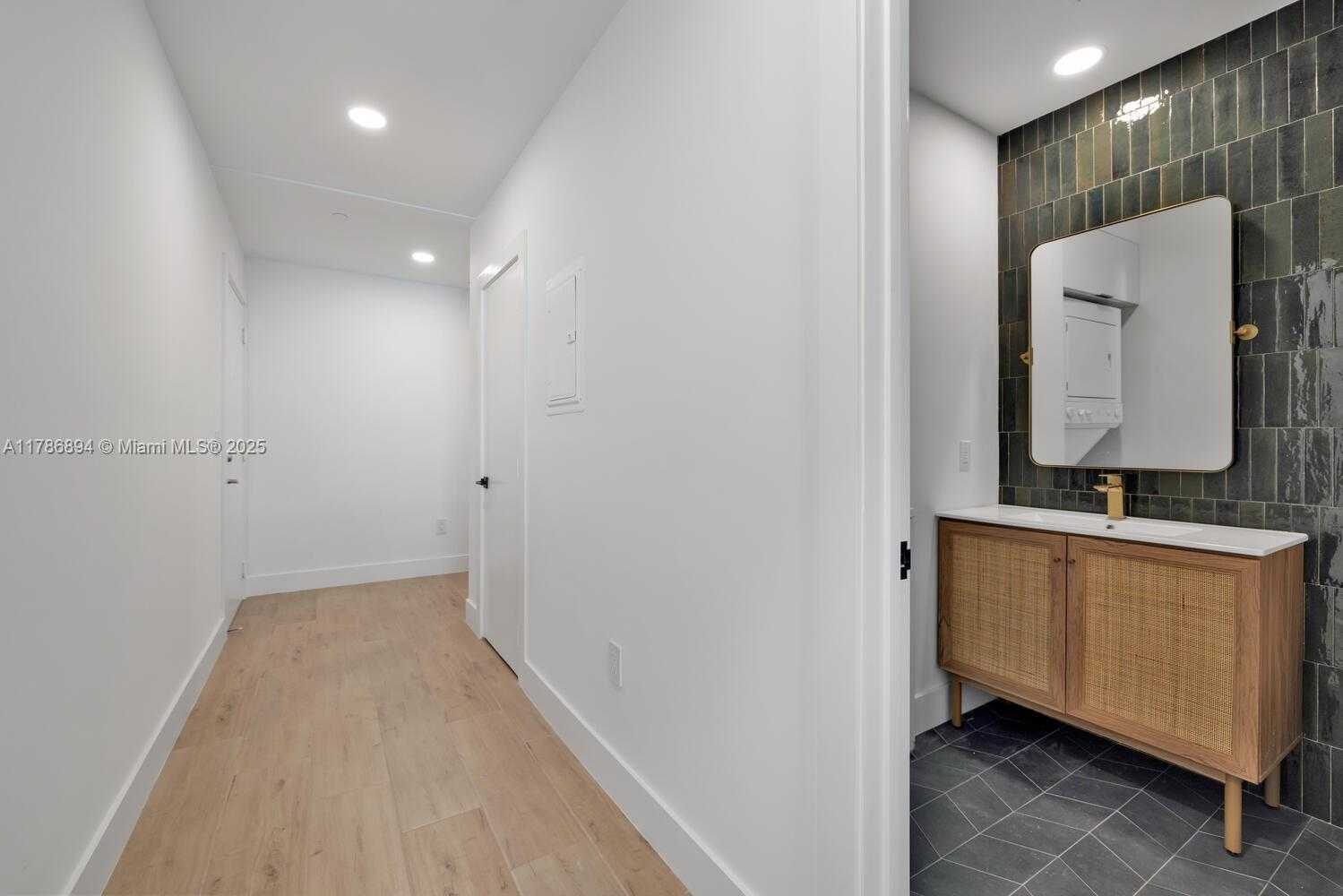 Small Image of 950 BRICKELL BAY DR #201, Miami Number 15