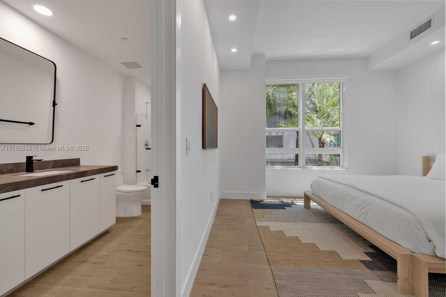 Small Image of 950 BRICKELL BAY DR #201, Miami Number 16