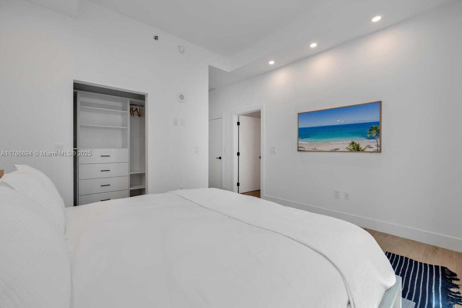 Small Image of 950 BRICKELL BAY DR #201, Miami Number 19