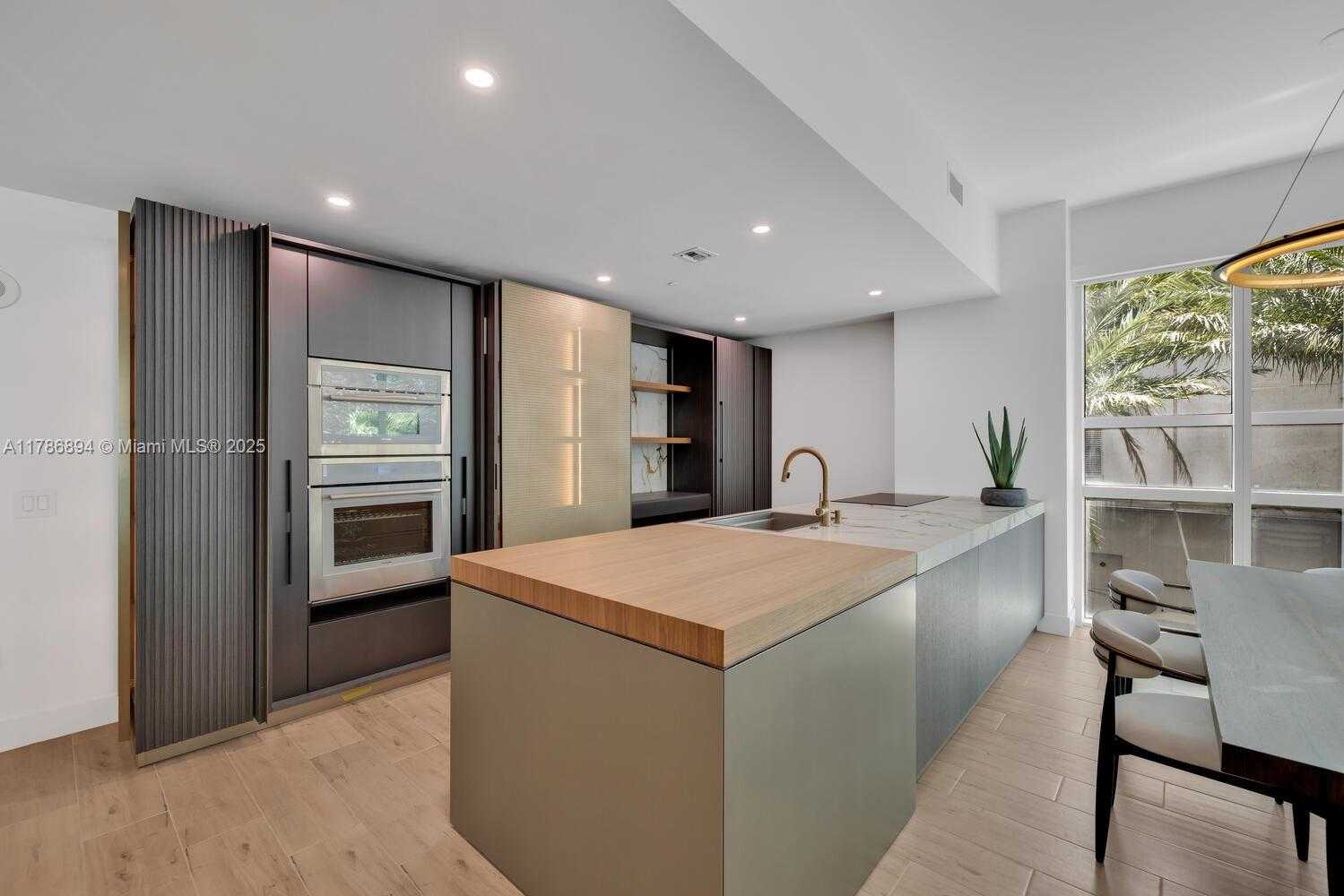Small Image of 950 BRICKELL BAY DR #201, Miami Number 2