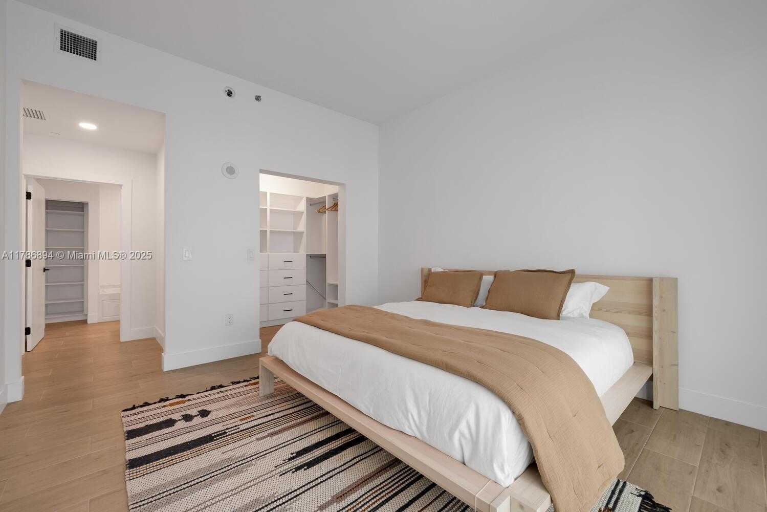 Small Image of 950 BRICKELL BAY DR #201, Miami Number 22