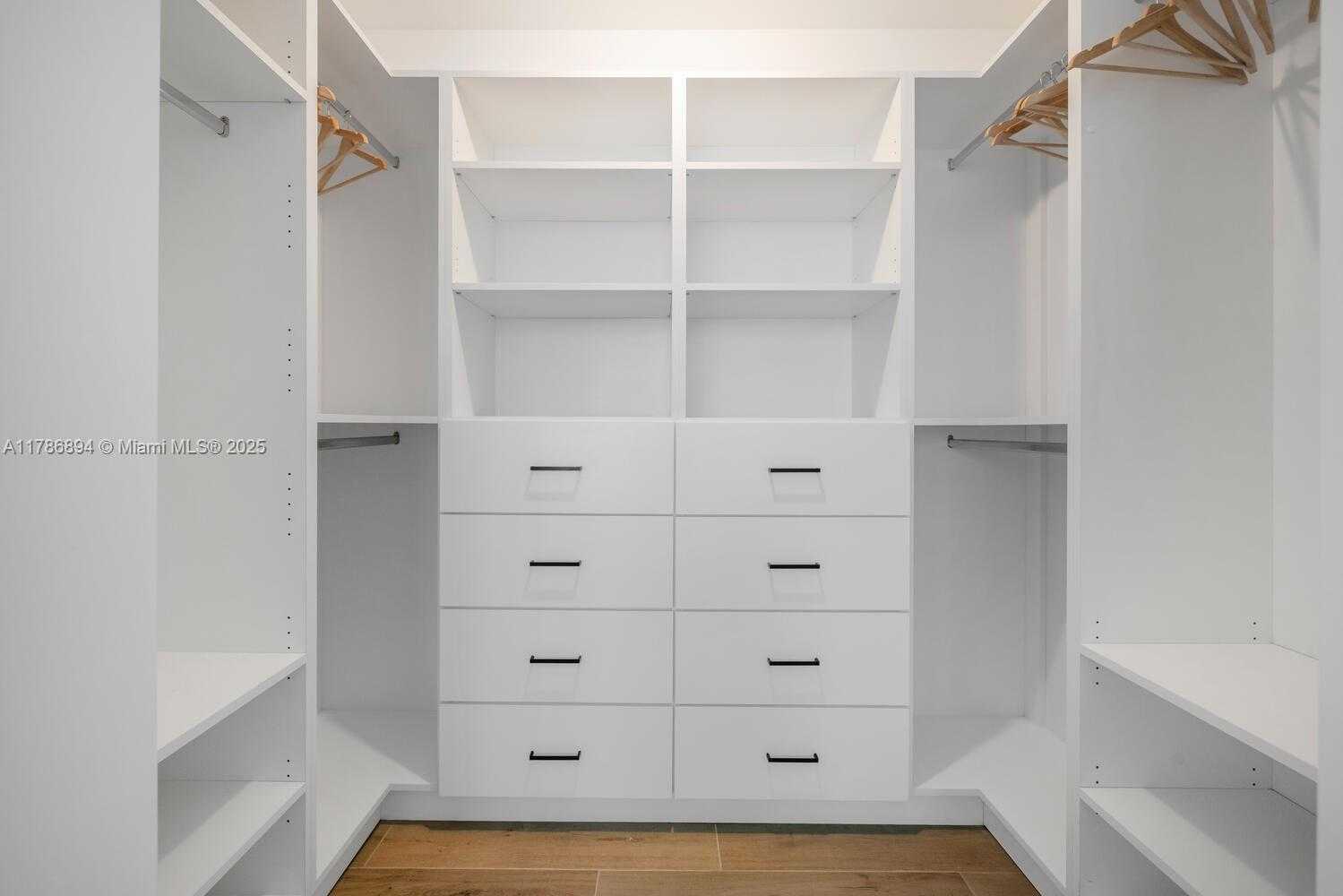 Small Image of 950 BRICKELL BAY DR #201, Miami Number 23