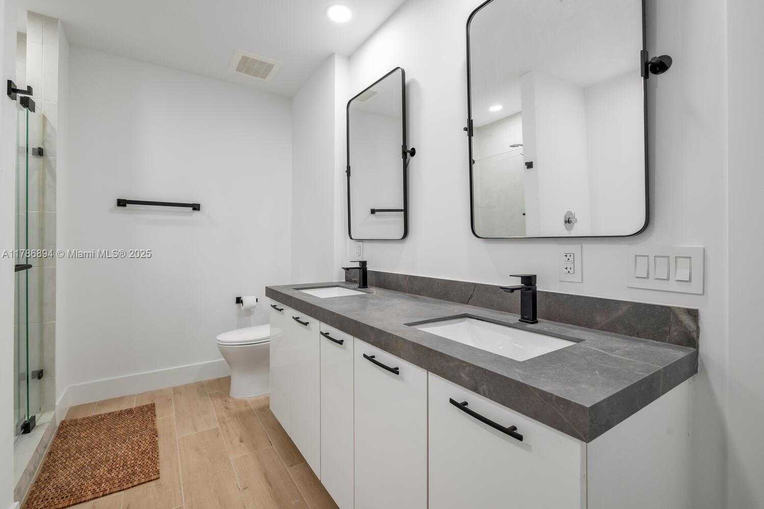 Small Image of 950 BRICKELL BAY DR #201, Miami Number 25
