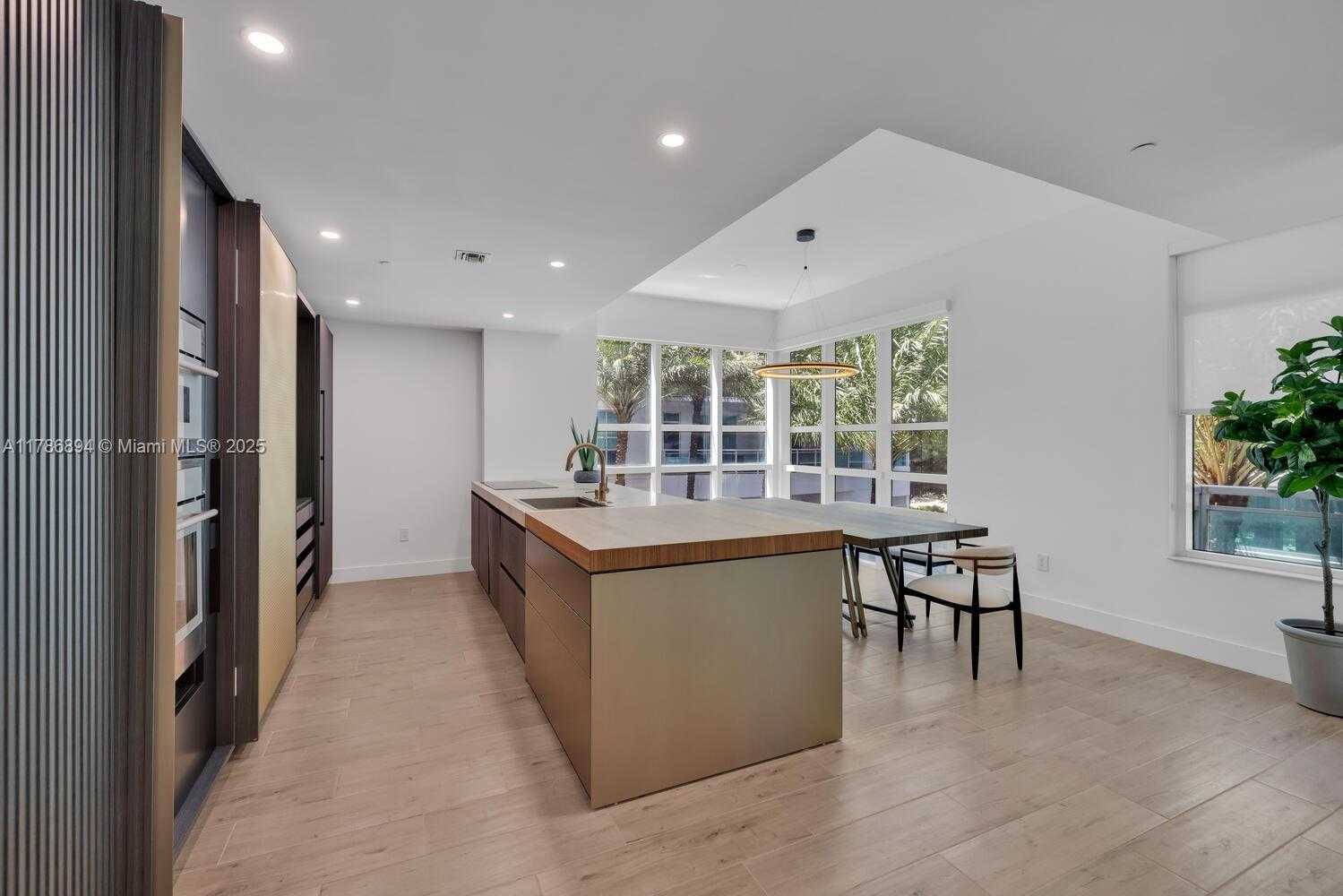 Small Image of 950 BRICKELL BAY DR #201, Miami Number 5