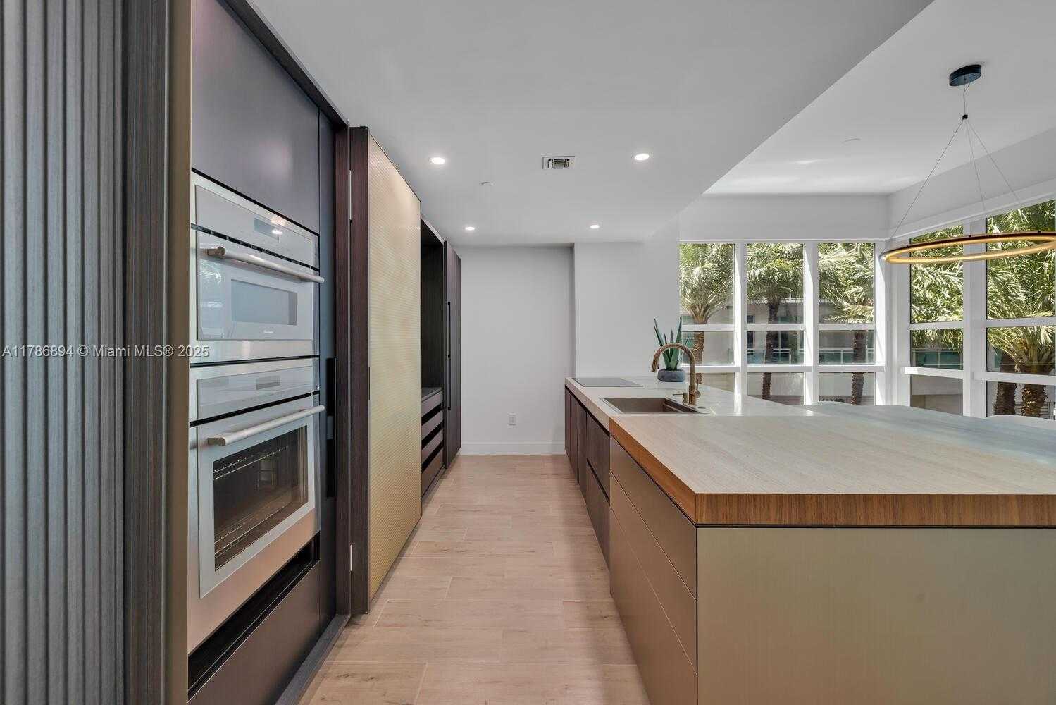 Small Image of 950 BRICKELL BAY DR #201, Miami Number 6