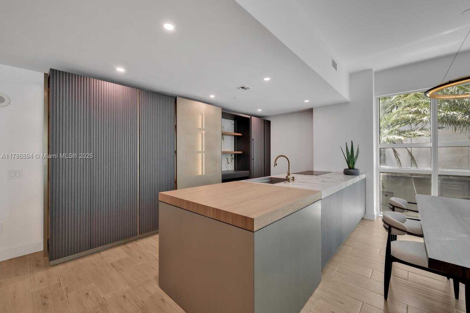 Small Image of 950 BRICKELL BAY DR #201, Miami Number 7