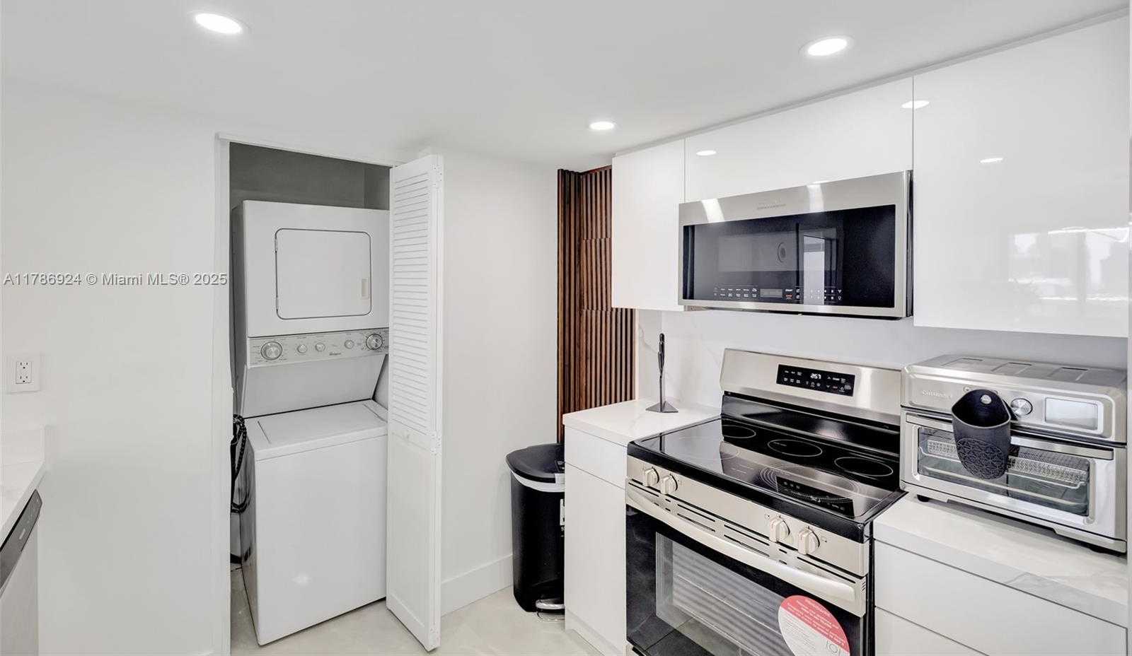 Small Image of 1717 NORTH BAYSHORE DR #A-1956, Miami Number 11