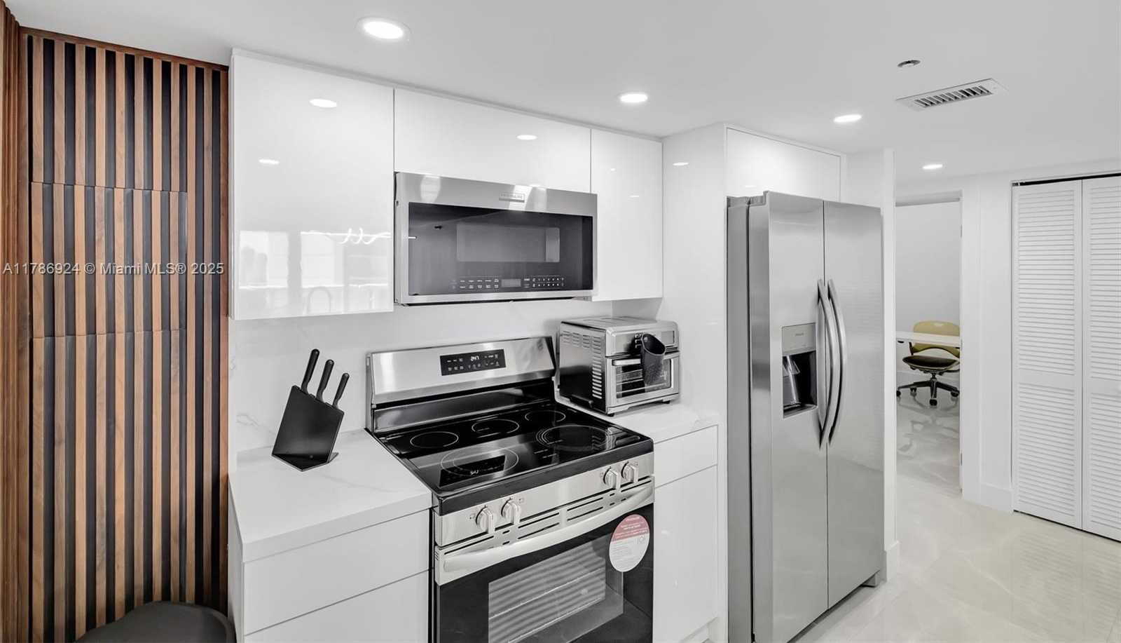 Small Image of 1717 NORTH BAYSHORE DR #A-1956, Miami Number 12