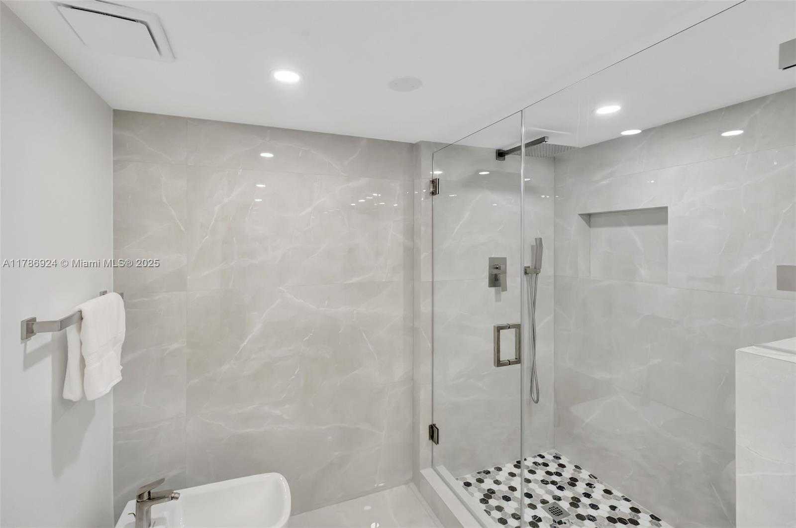 Small Image of 1717 NORTH BAYSHORE DR #A-1956, Miami Number 27