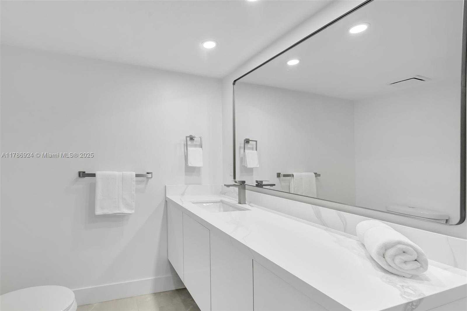 Small Image of 1717 NORTH BAYSHORE DR #A-1956, Miami Number 31