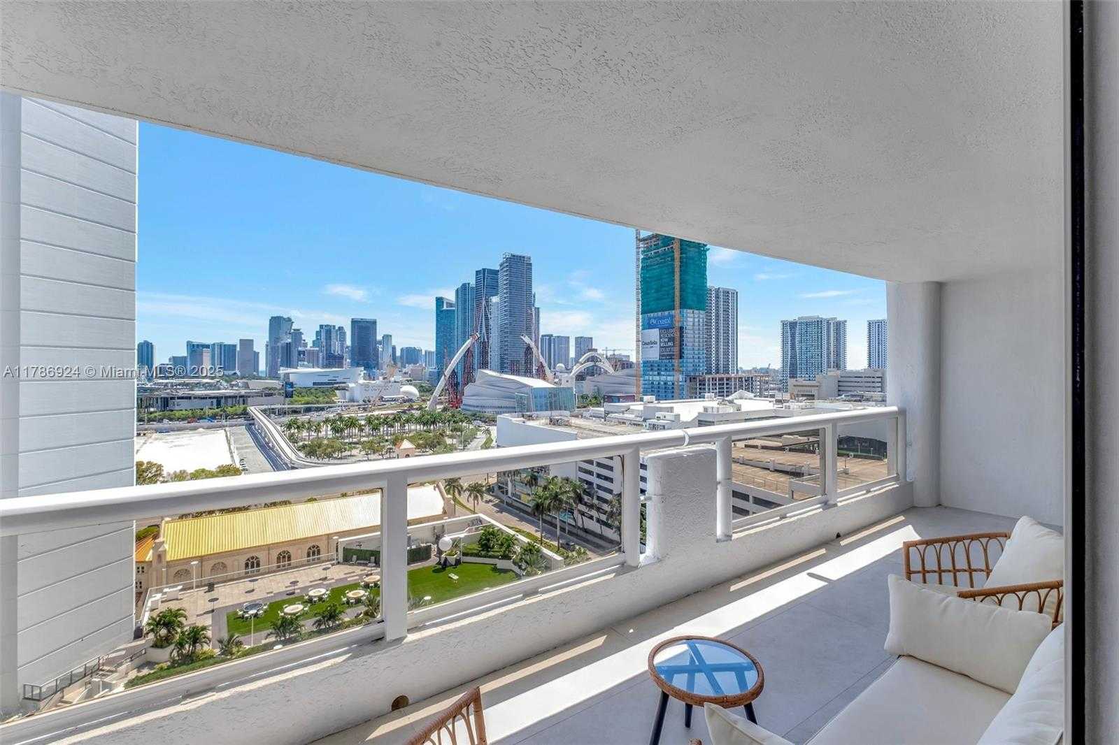 Small Image of 1717 NORTH BAYSHORE DR #A-1956, Miami Number 42