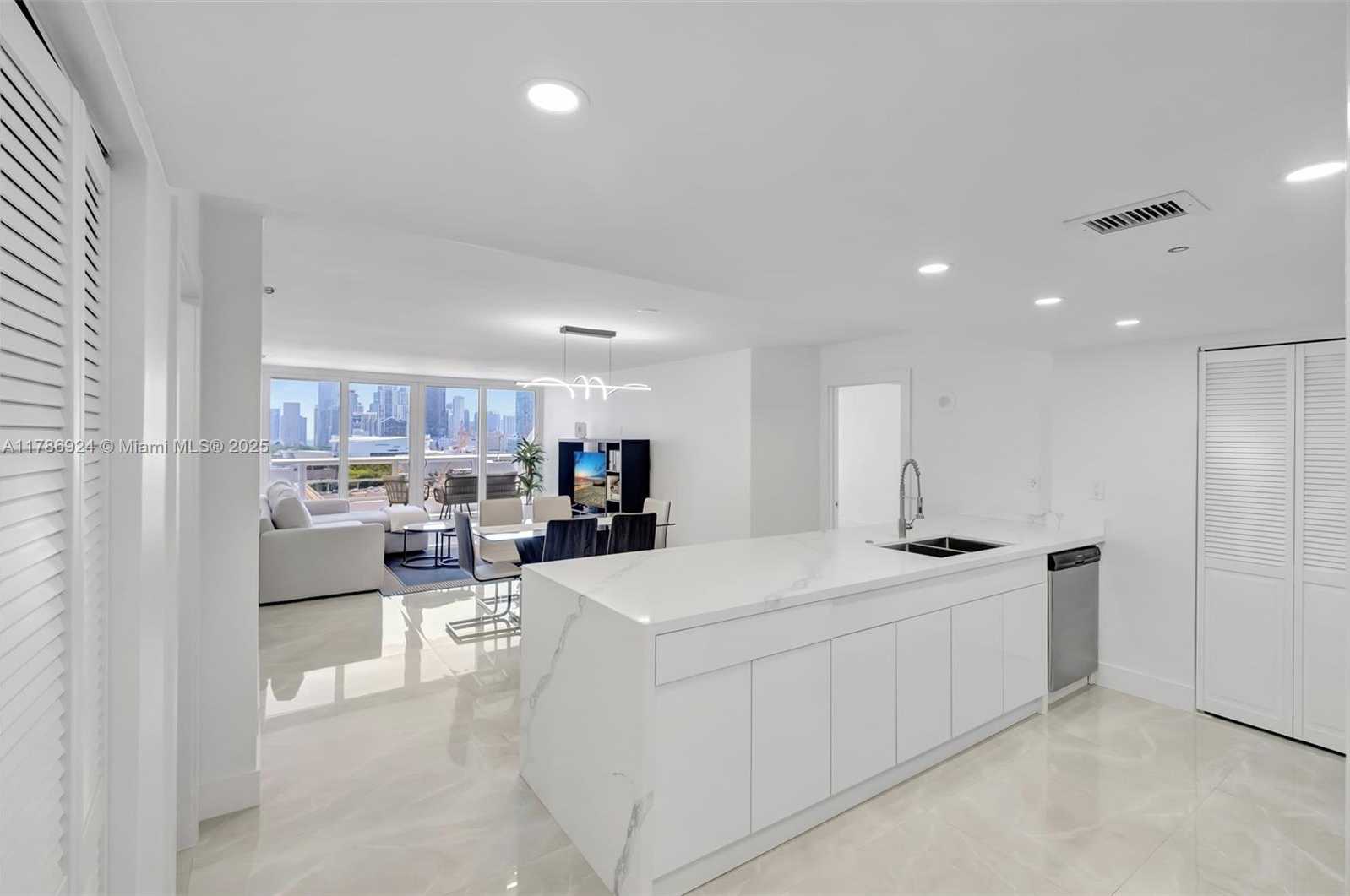 Small Image of 1717 NORTH BAYSHORE DR #A-1956, Miami Number 6