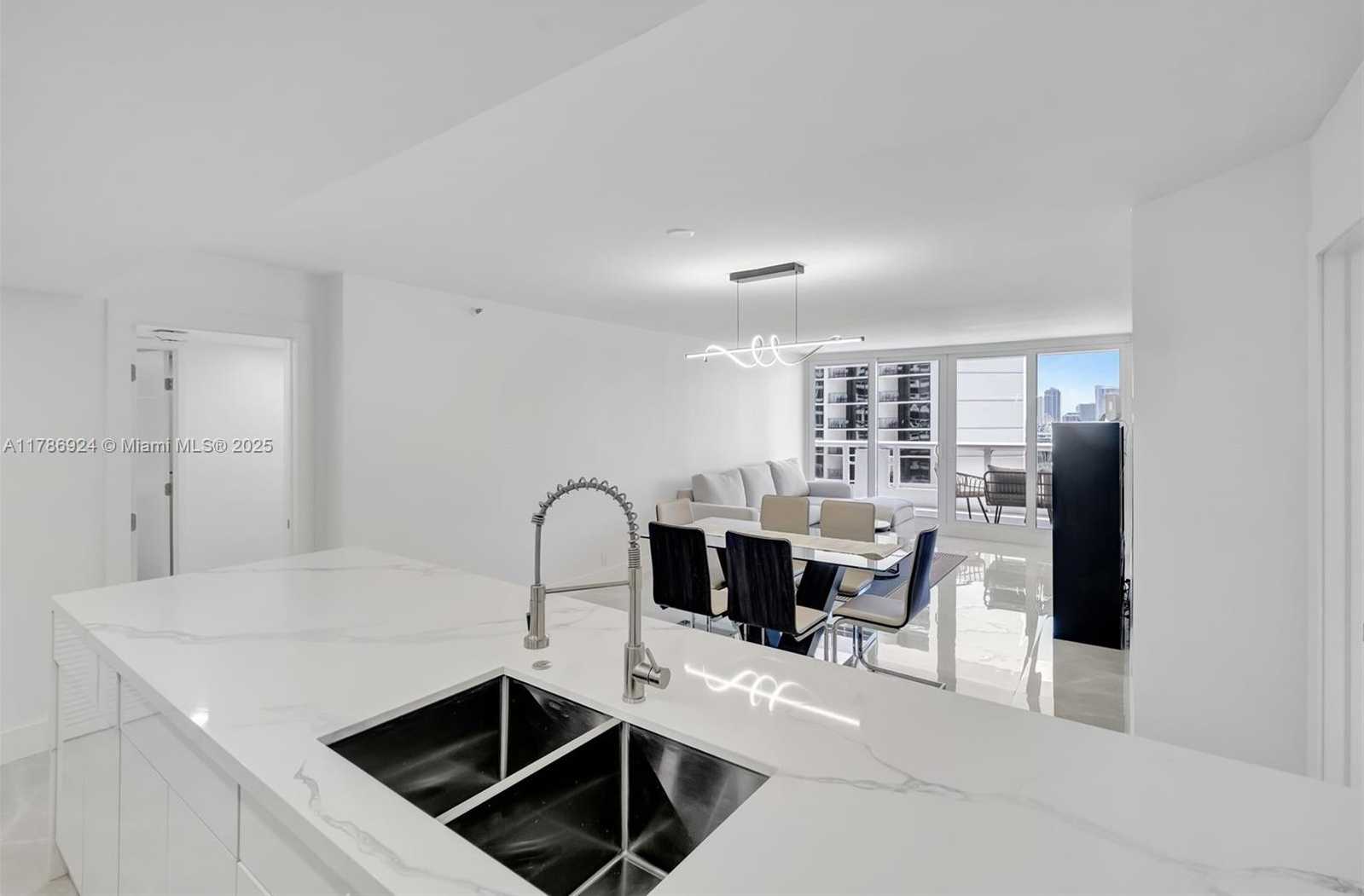 Small Image of 1717 NORTH BAYSHORE DR #A-1956, Miami Number 7