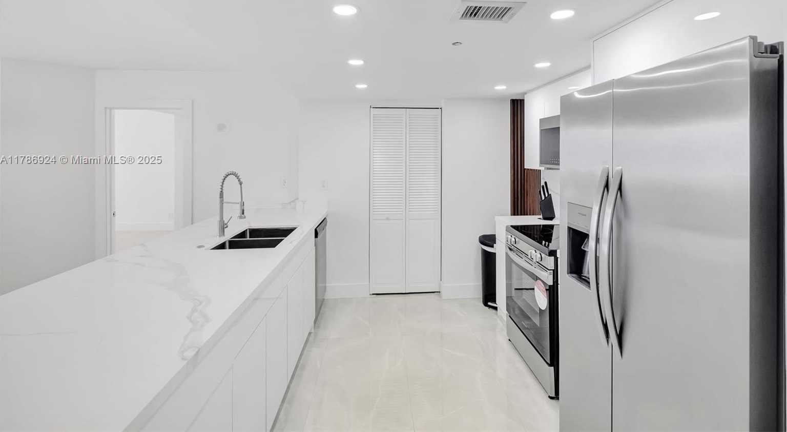 Small Image of 1717 NORTH BAYSHORE DR #A-1956, Miami Number 8