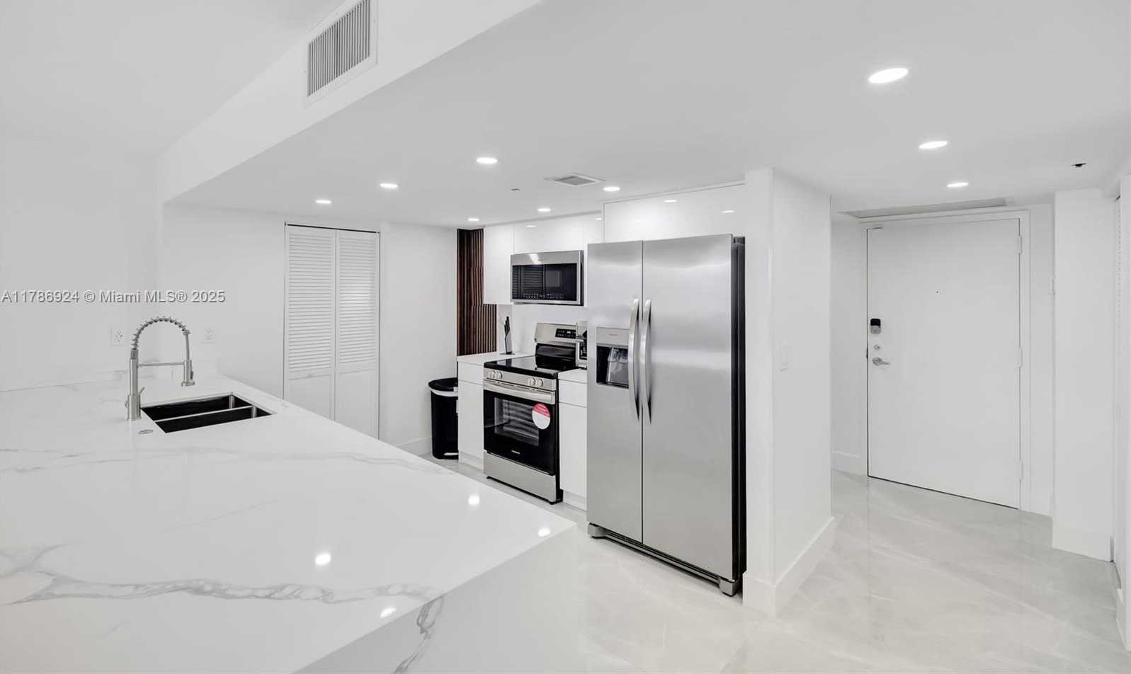 Small Image of 1717 NORTH BAYSHORE DR #A-1956, Miami Number 9