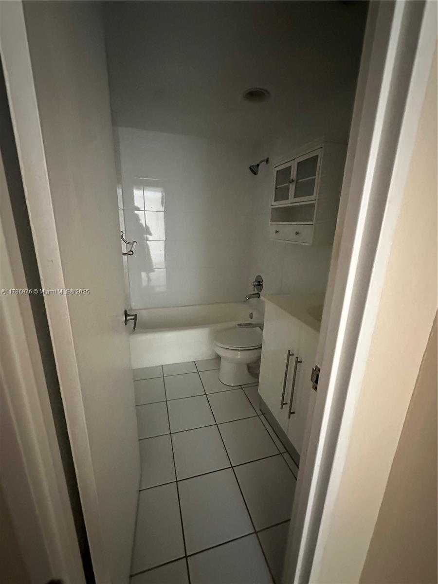 Small Image of 3001 SOUTH OCEAN #1125, Hollywood Number 7