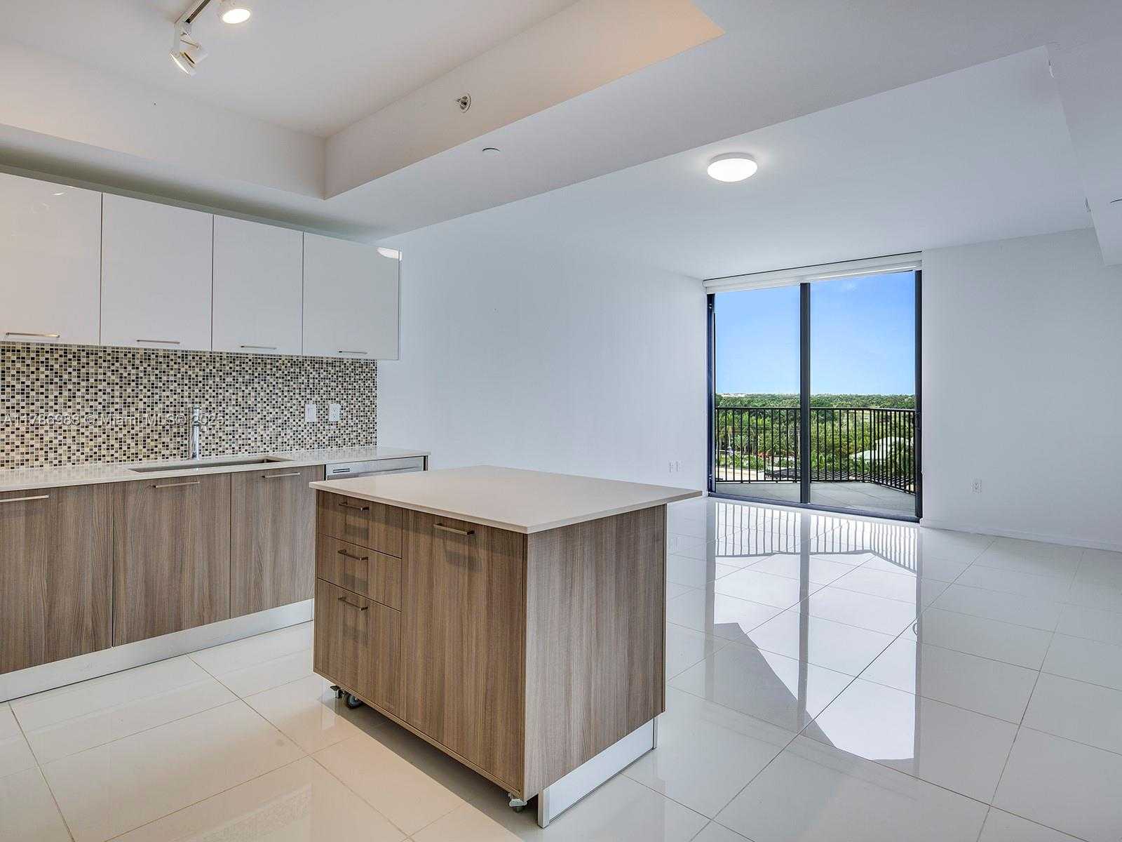 Small Image of 5300 PASEO BLVD #508, Doral Number 3