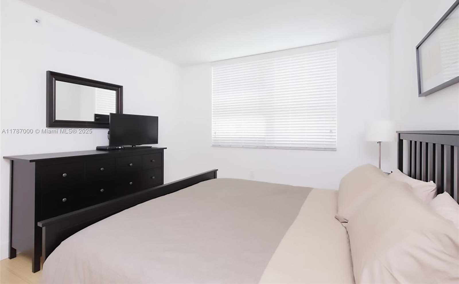 Small Image of 1155 BRICKELL BAY DR #2701, Miami Number 10