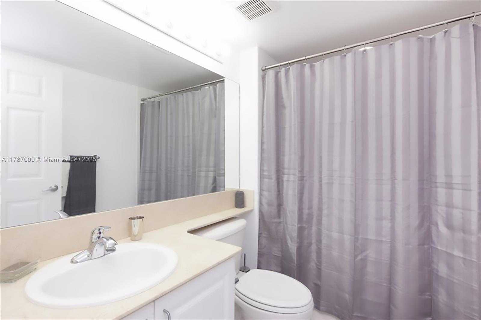 Small Image of 1155 BRICKELL BAY DR #2701, Miami Number 11
