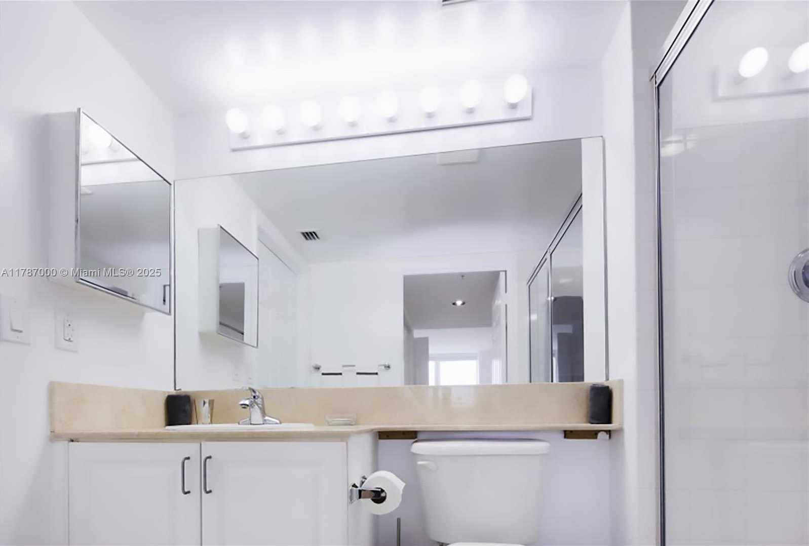 Small Image of 1155 BRICKELL BAY DR #2701, Miami Number 14