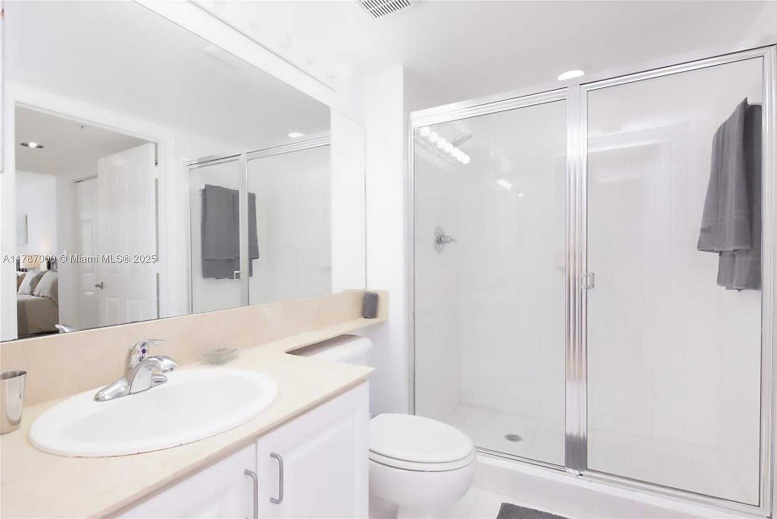 Small Image of 1155 BRICKELL BAY DR #2701, Miami Number 15