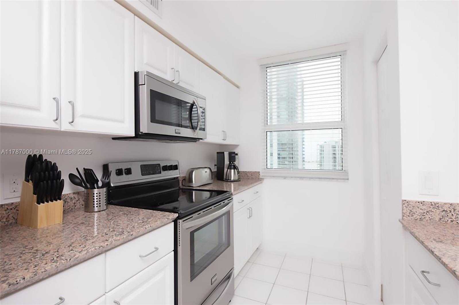 Small Image of 1155 BRICKELL BAY DR #2701, Miami Number 8