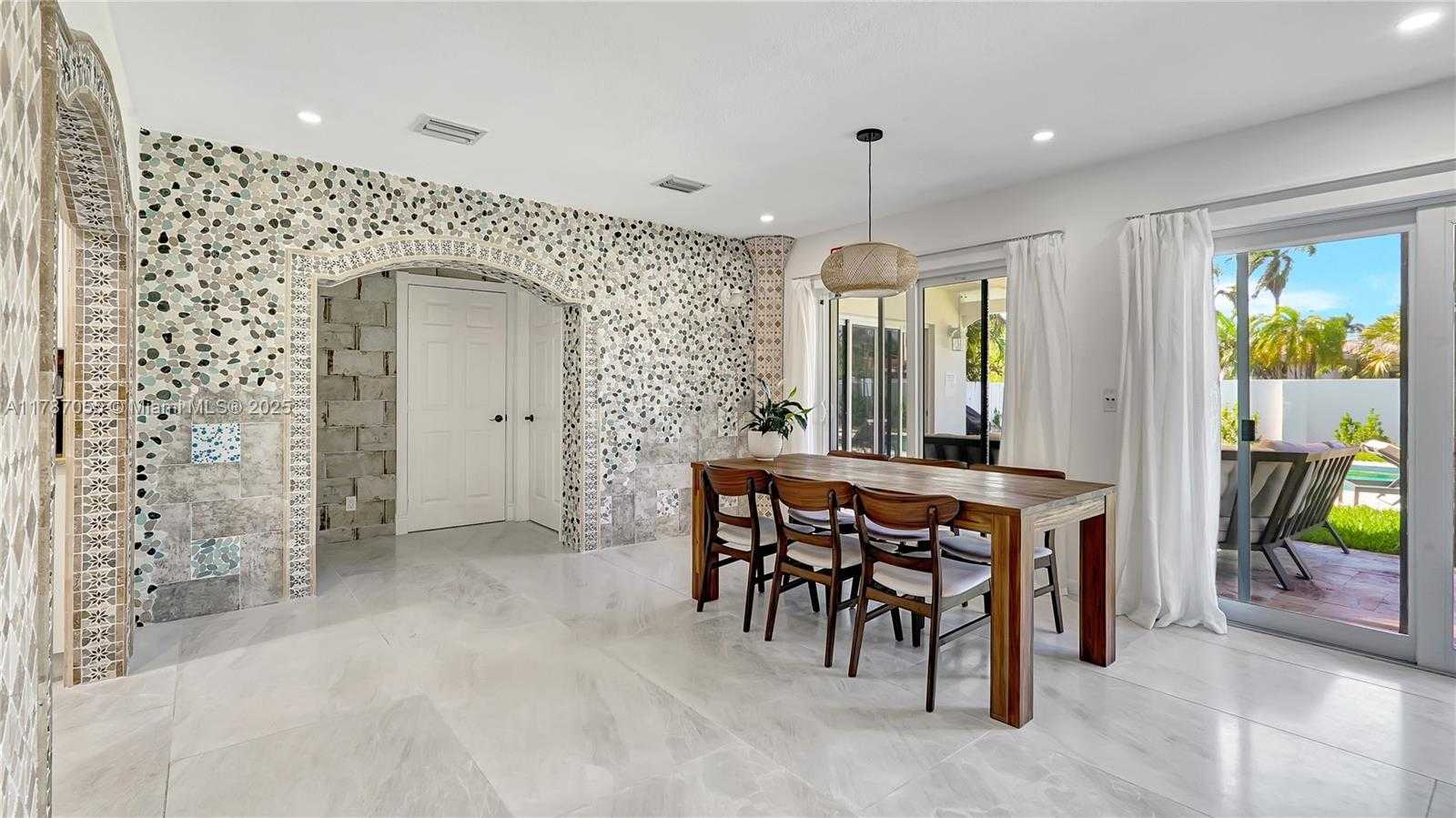 Small Image of 1311 PIERCE ST, Hollywood Number 11