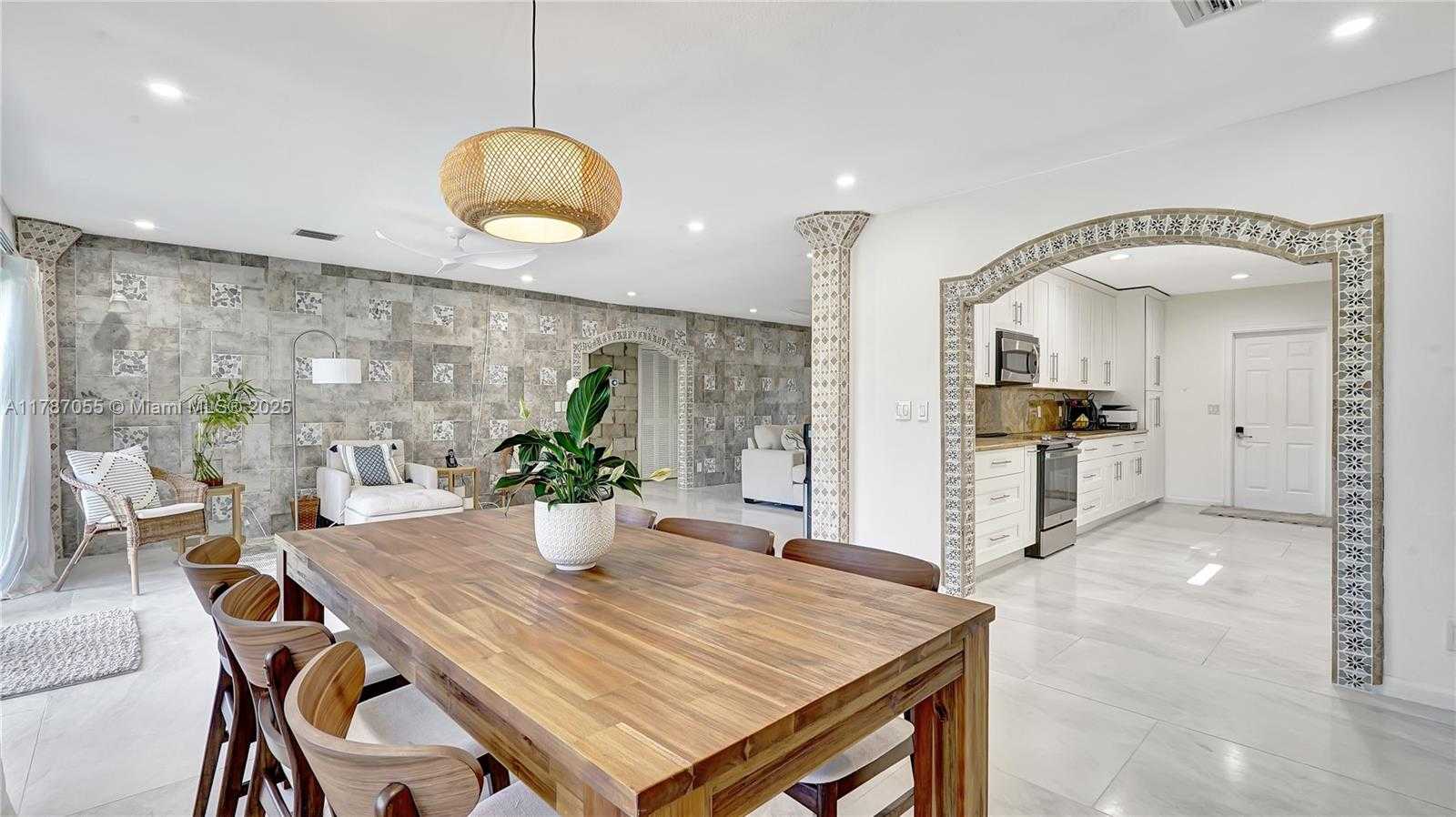 Small Image of 1311 PIERCE ST, Hollywood Number 12
