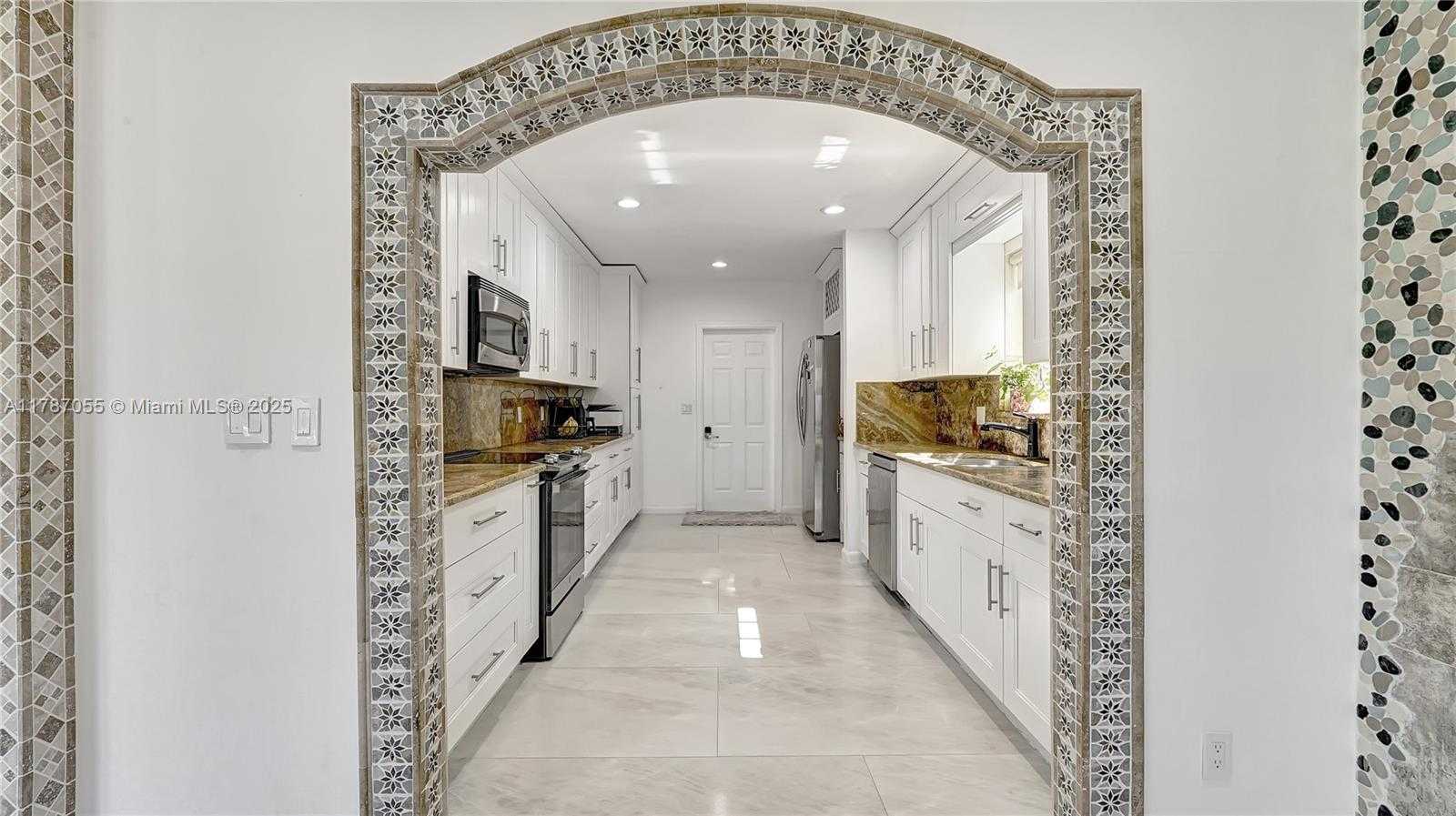 Small Image of 1311 PIERCE ST, Hollywood Number 13