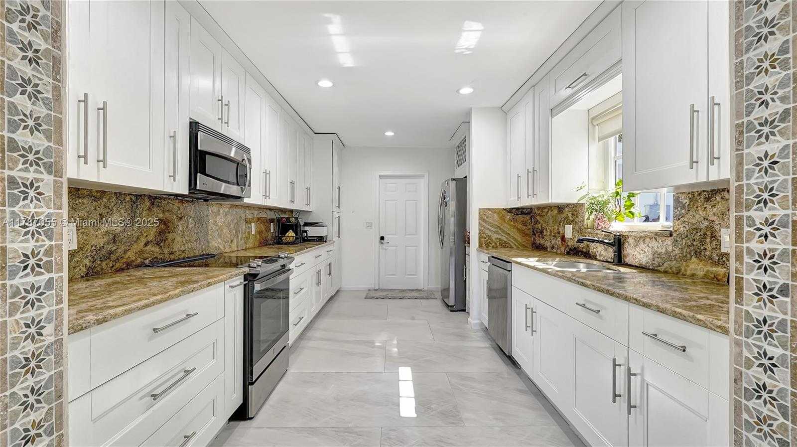 Small Image of 1311 PIERCE ST, Hollywood Number 14