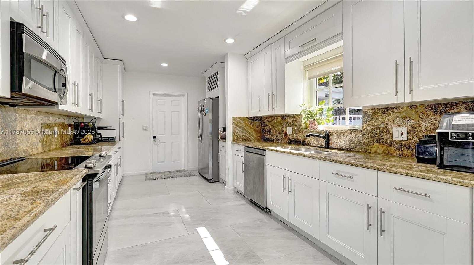 Small Image of 1311 PIERCE ST, Hollywood Number 15