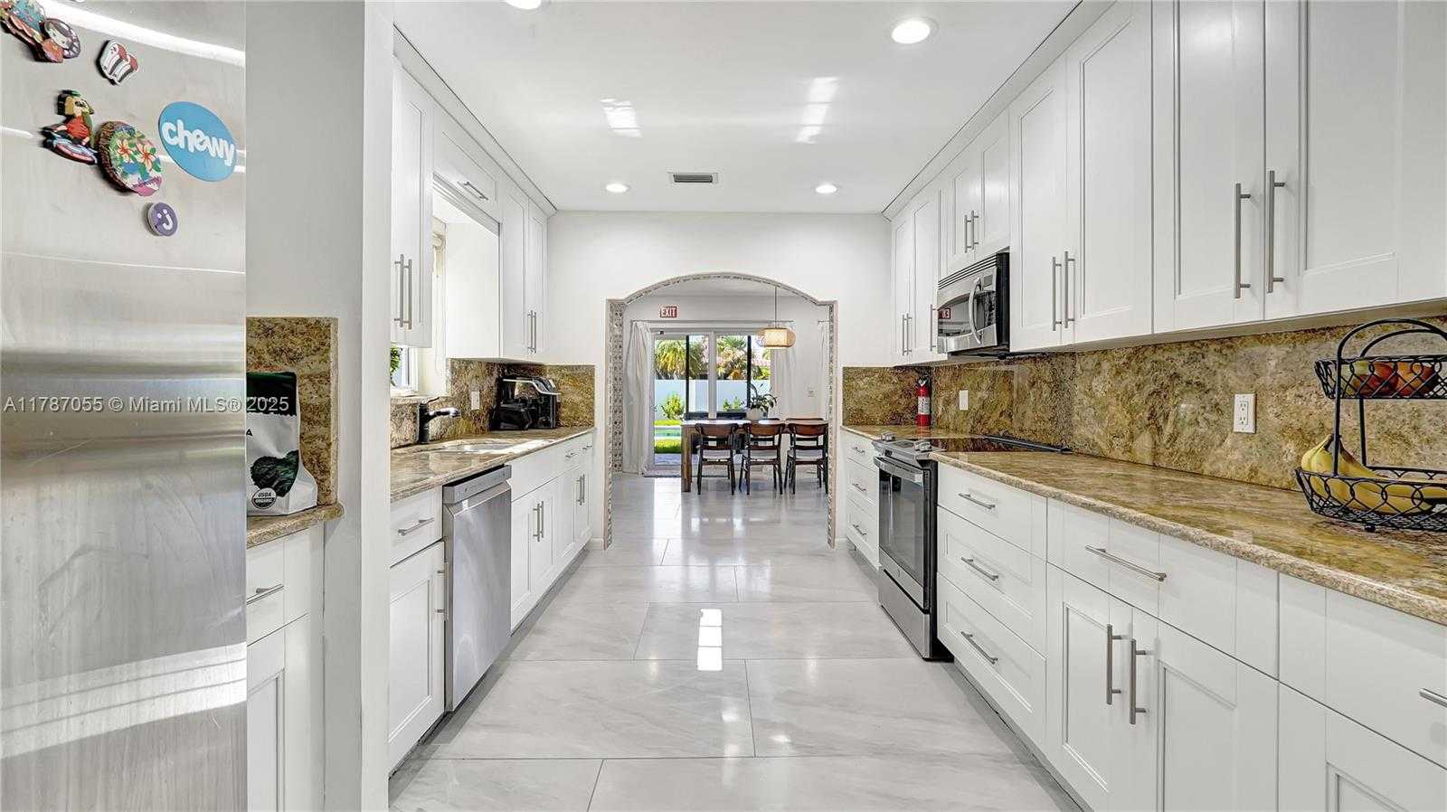 Small Image of 1311 PIERCE ST, Hollywood Number 16