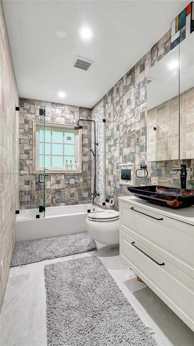 Small Image of 1311 PIERCE ST, Hollywood Number 21